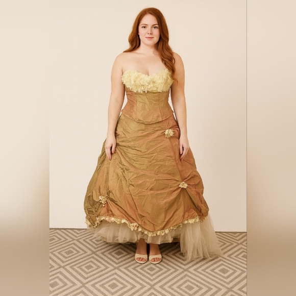 Elegant Pink and Green Strapless Gown - Picture 1 of 7